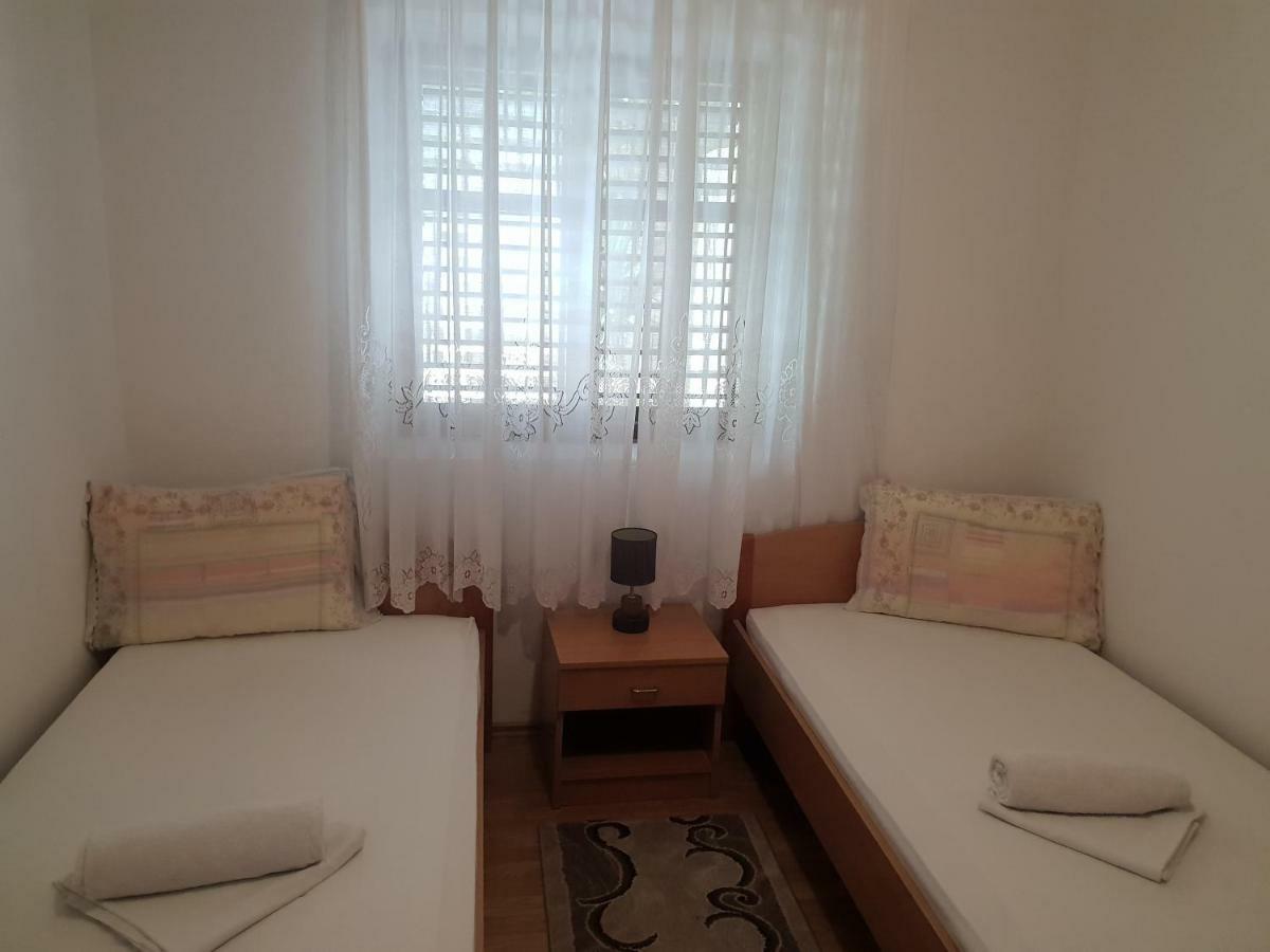 Guest House Alisa Hvar Town Extérieur photo