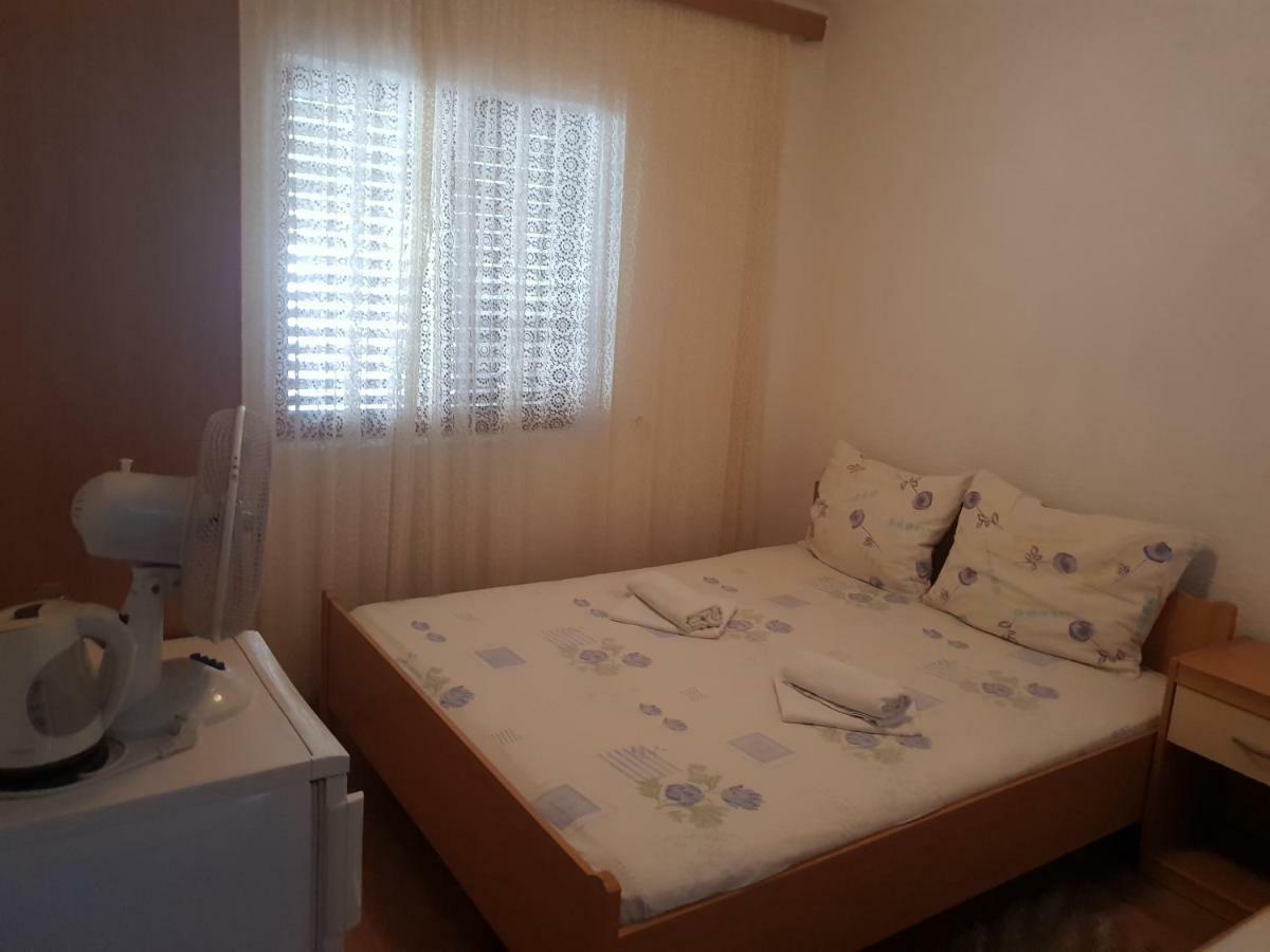 Guest House Alisa Hvar Town Extérieur photo