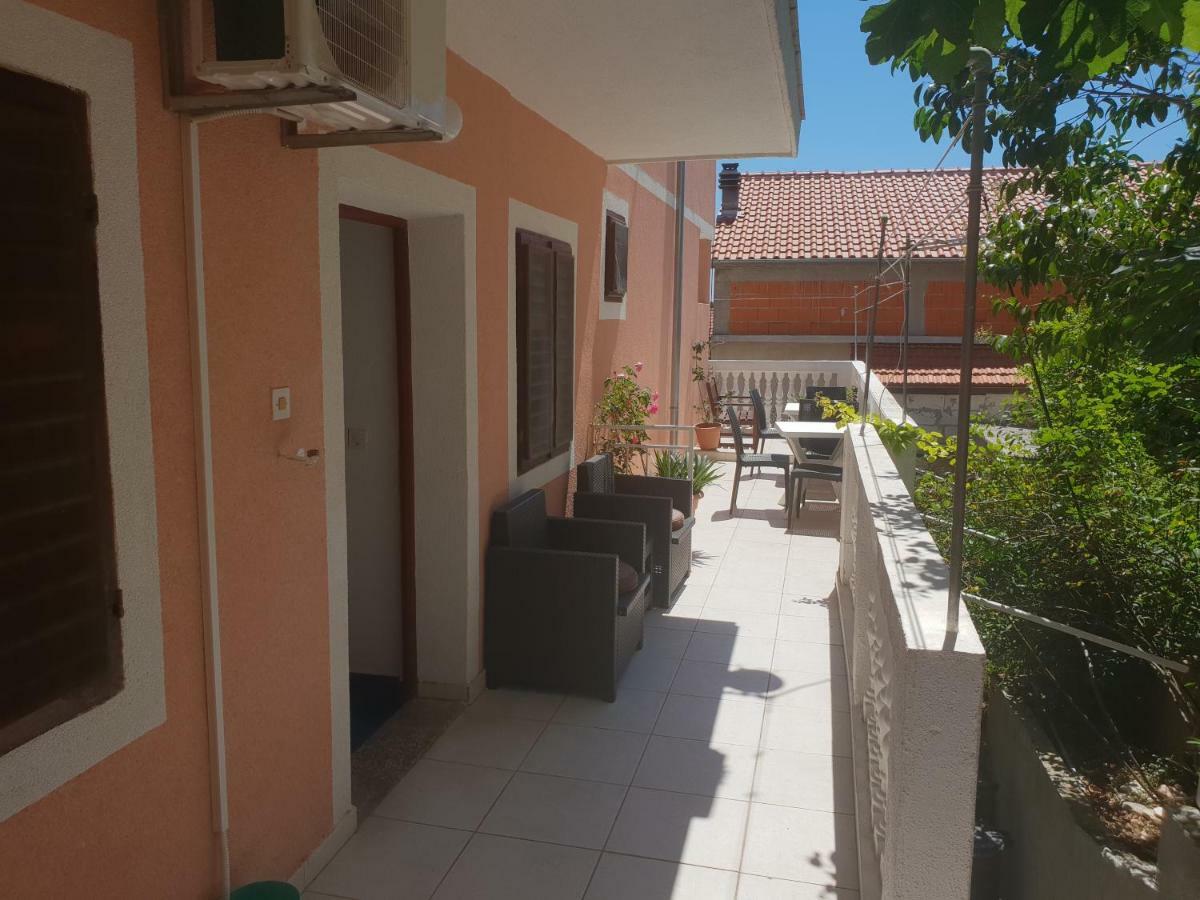 Guest House Alisa Hvar Town Extérieur photo
