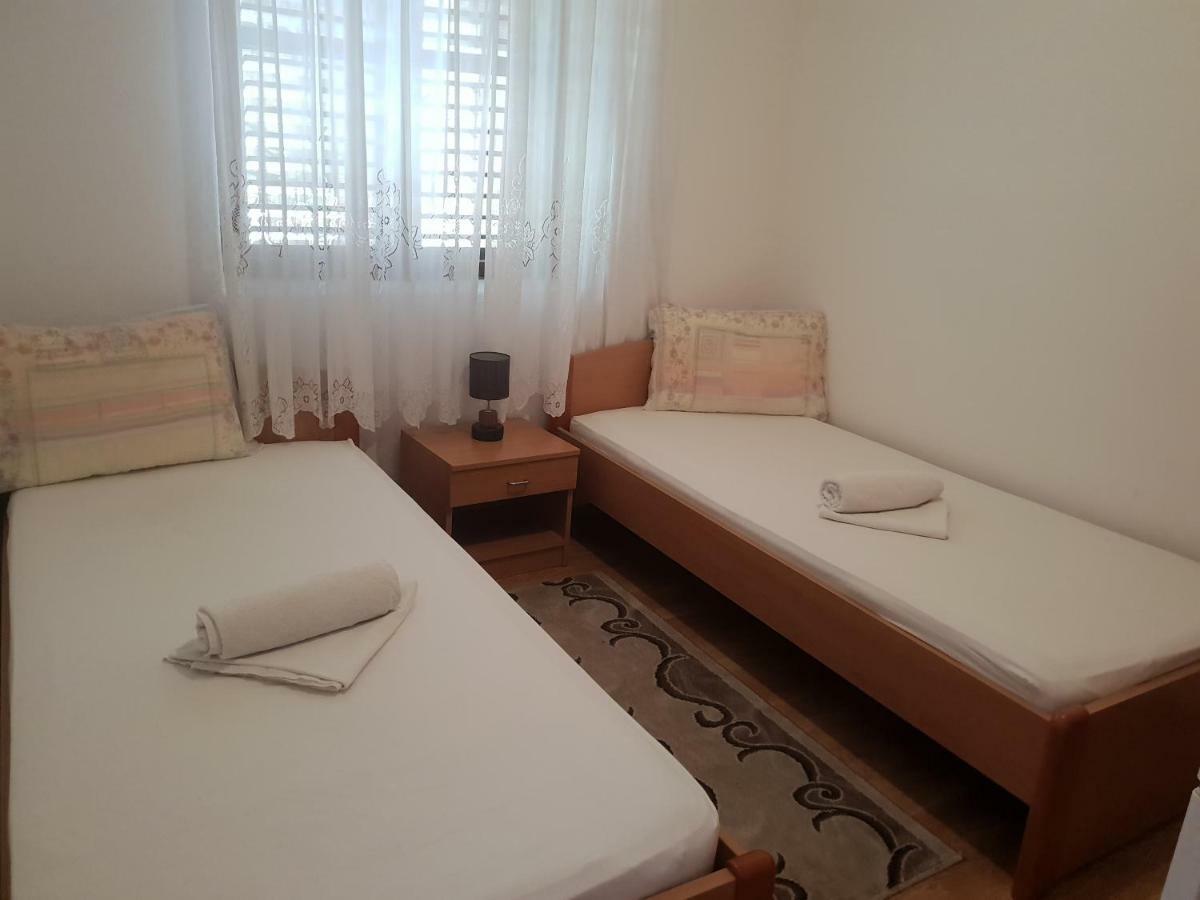 Guest House Alisa Hvar Town Extérieur photo